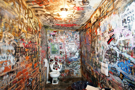 toiletatcbgb.jpg